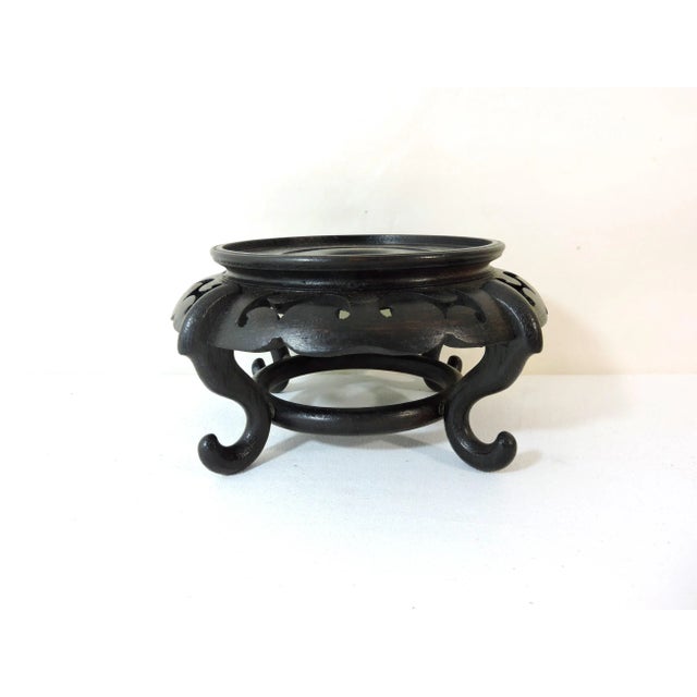 Chinoiserie 1980's Vintage Hong Kong Chinese Dark Brown Rosewood Display Stand or Pedestal 4.75" For Sale - Image 3 of 5