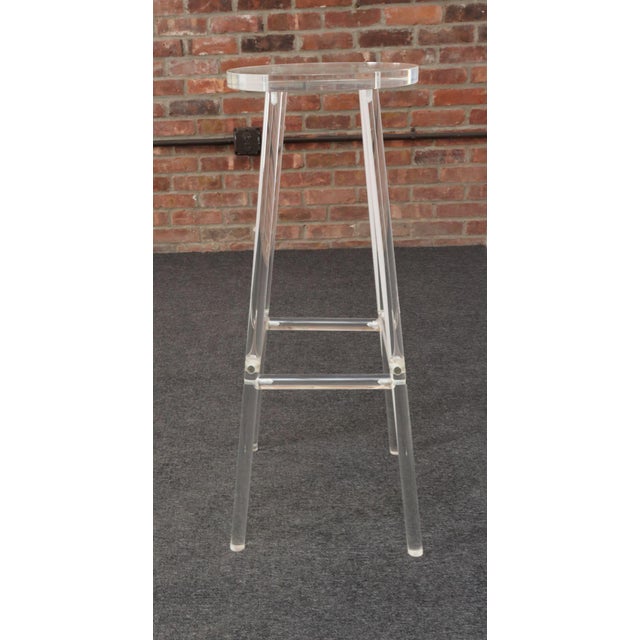 Mid-Century Modern Single Vintage American Hollywood Regency Style Lucite Bar Stool For Sale - Image 3 of 18