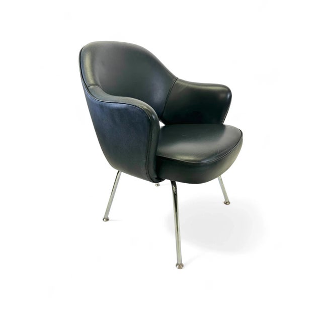 Manufactured by Knoll Furniture, the mid-century classic vintage Eero Saarinen Executive Armchair in its original black...
