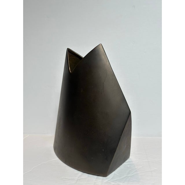 Ebony 1980s J. Johnston Metal Abstract Sculptural Geometric Vase For Sale - Image 8 of 11