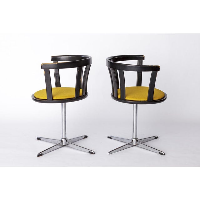 Pair of Unique Vintage Swivel Chairs – 1970s German Design Manufacturer: Unknown Origin: Germany These striking vintage...