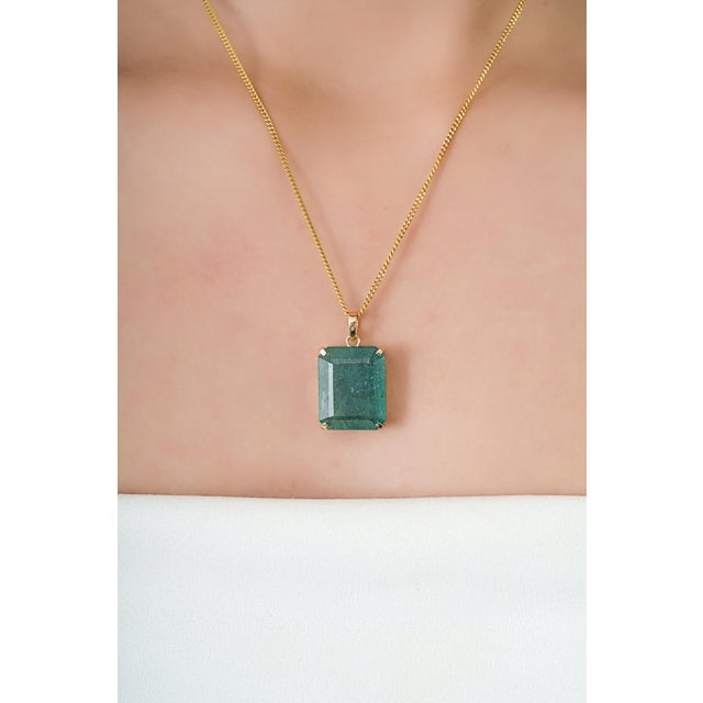 Statement 14.22 Carat Natural Green Emerald Solitaire Pendant in 14k Yellow Gold For Sale - Image 9 of 15