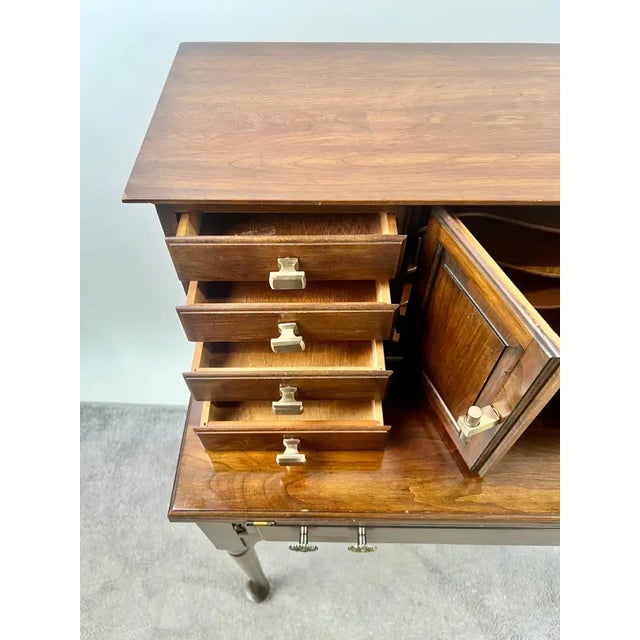 1980s Queen Anne Style Pennsylvania House Secretary Writing Desk in Cherry Wood For Sale - Image 5 of 16