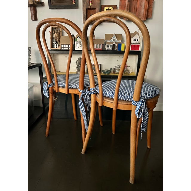 A delicious pair of bentwood dining / bistro chairs, Perfect accents to blend in with a variety of home decors. Circa...