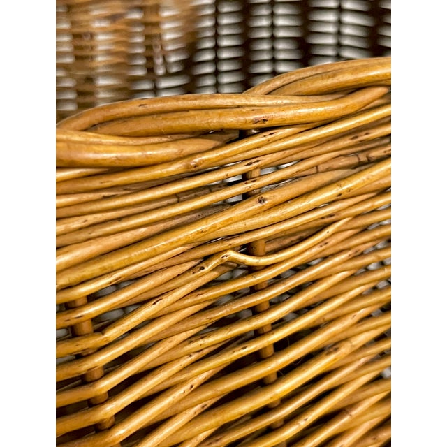 Early 20th Century French Wicker Gathering Basket With Bentwood Handle | French Provincial Market Basket For Sale - Image 9 of 11