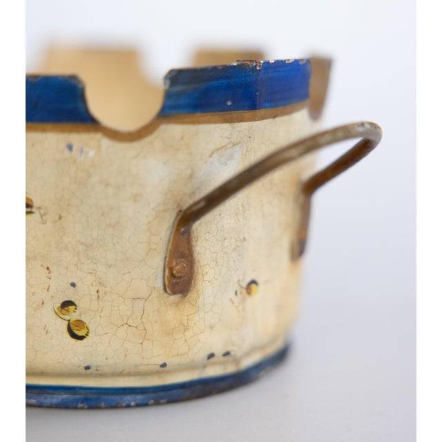 Metal 19th Century French Tole Birds Cachepot Jardiniere For Sale - Image 7 of 10