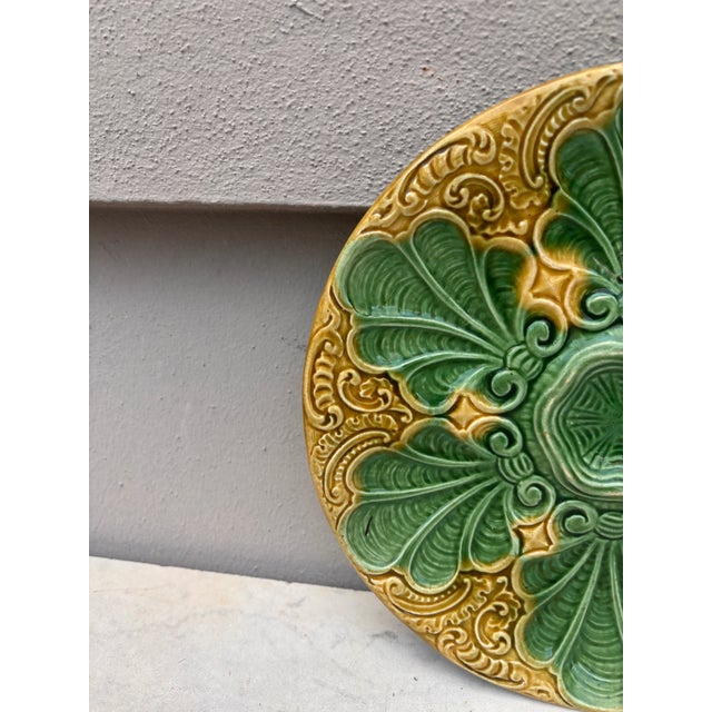 French 19th Century Green & Yellow Majolica Oyster Plate For Sale - Image 3 of 4