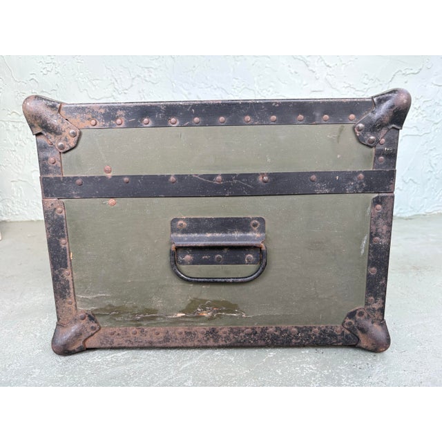 Vintage Samson Green Foot Locker Trunk by Shwayder Bros., Usa, C. 1935–1945 For Sale In Orlando - Image 6 of 12