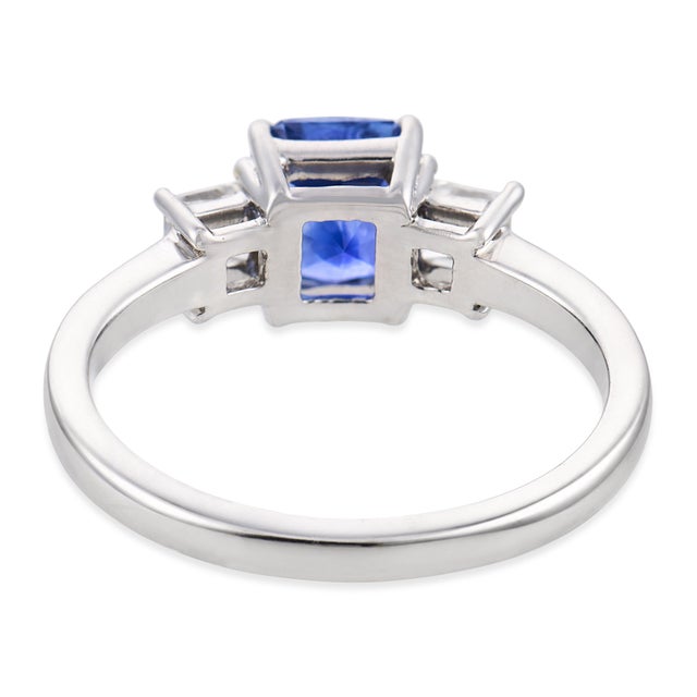 Vintage 1.80 Carat Sapphire Diamond 18k White Gold Ring, Size 6.25 For Sale In Los Angeles - Image 6 of 6