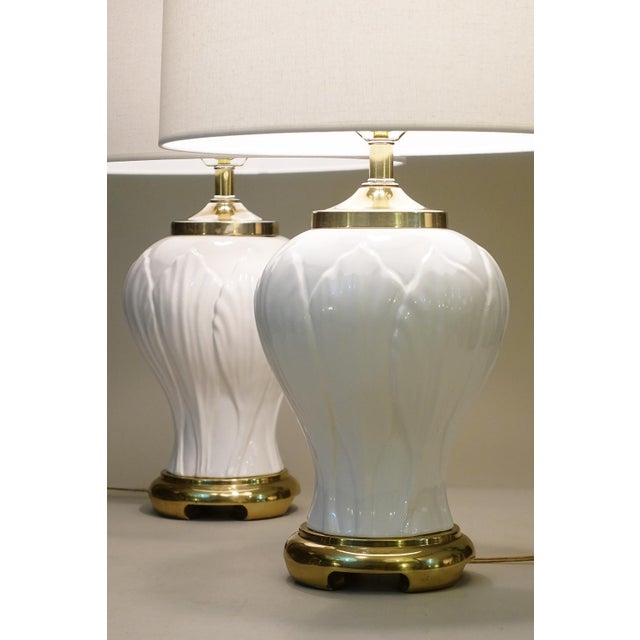 Royal Haeger 1970s Royal Haeger Hollywood Regency Modern Tulip Ginger Jar Porcelain Brass Table Lamps - a Pair For Sale - Image 4 of 13