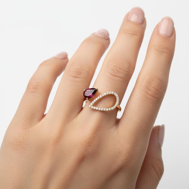 Metal Pear Garnet 14k Gold Ring, Size 7.5 For Sale - Image 7 of 10