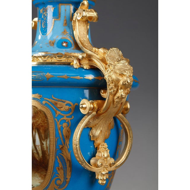 Gold Covered Vases in Polychrome Porcelain in the Style of Sèvres, Set of 2 For Sale - Image 8 of 18