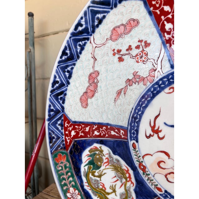 Imari Porcelain Antique 19th Century Large Japanese Imari Hand-Painted Porcelain Charger 18in For Sale - Image 4 of 17