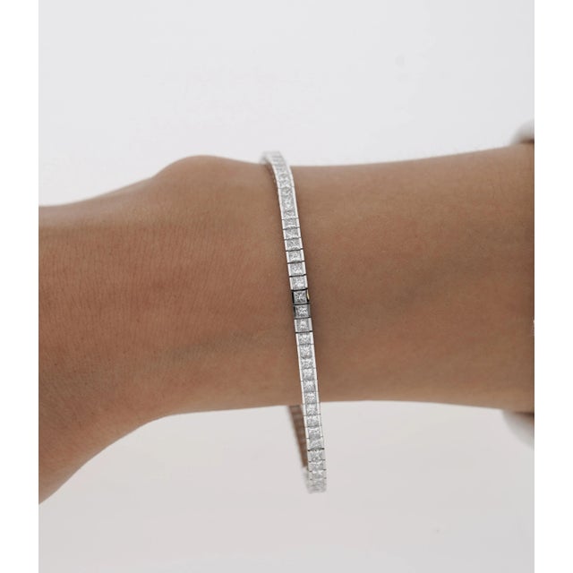 Modern 4.7 Carat Princess Cut Diamond Half Bezel Tennis Bracelet in 18K White Gold 7" For Sale - Image 3 of 5