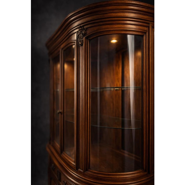 Large Mid-20th Century Colonial Revival Oak China Cabinet With Curved Glass Display Ends & Interior Lighting — Two-Piece Hutch For Sale - Image 11 of 11