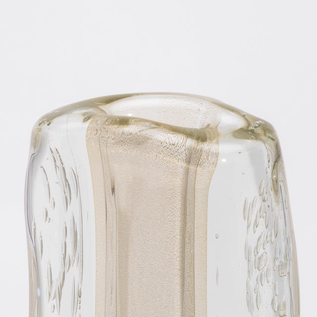 Hand-Blown Murano Modern Fluid Vase in Clear With 24-Karat Gold Flecks and Bubbles For Sale - Image 9 of 10