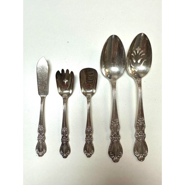 1847 Rogers Bros. Heritage Silverplate Flatware Set- 57 Pieces For Sale - Image 9 of 11