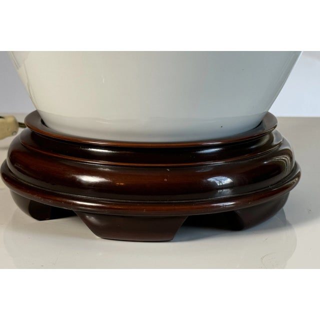 1980s 1980s Marbro White/Gold Ginger Jar Table Lamp For Sale - Image 5 of 9