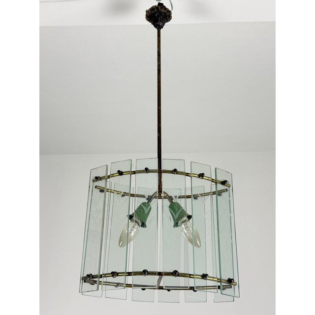 Nile green Murano glass and brass chandelier in the style of Fontana Arte Dates from the 1950s. Good condition. 2 E14...