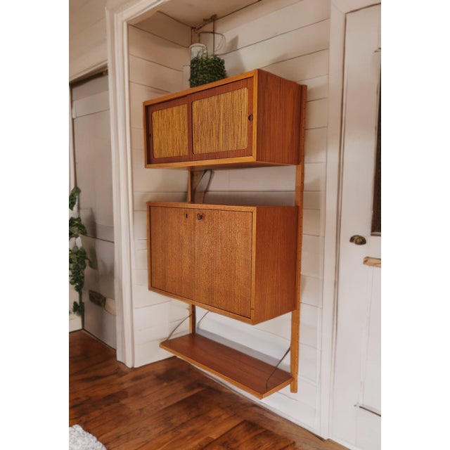 Brown Mid-Century Scandinavian Rival Wall-Mounted Bar Cabinet in Teak by Kjell Riise for Brødrene Jåtog, 1960s For Sale - Image 8 of 12