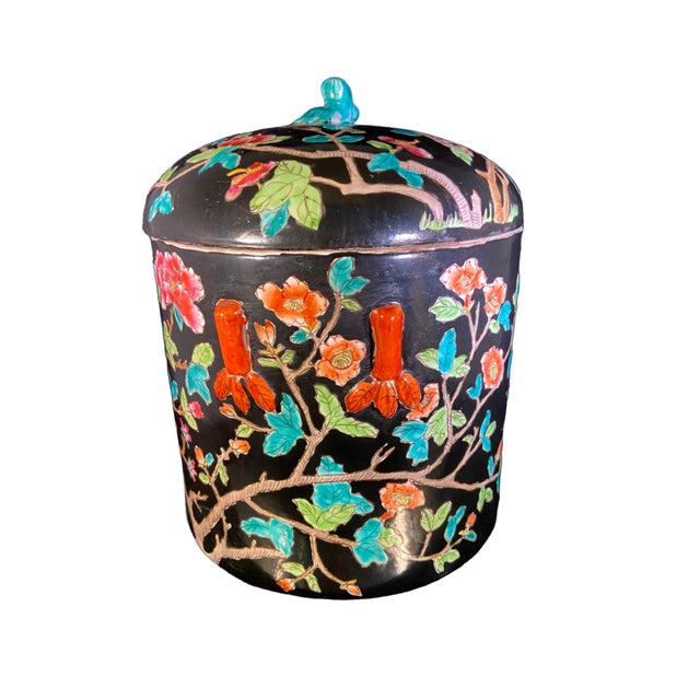 Early 20th Century Chinese Qing Dynasty Black Porcelain Famille Noir Jar For Sale - Image 4 of 10