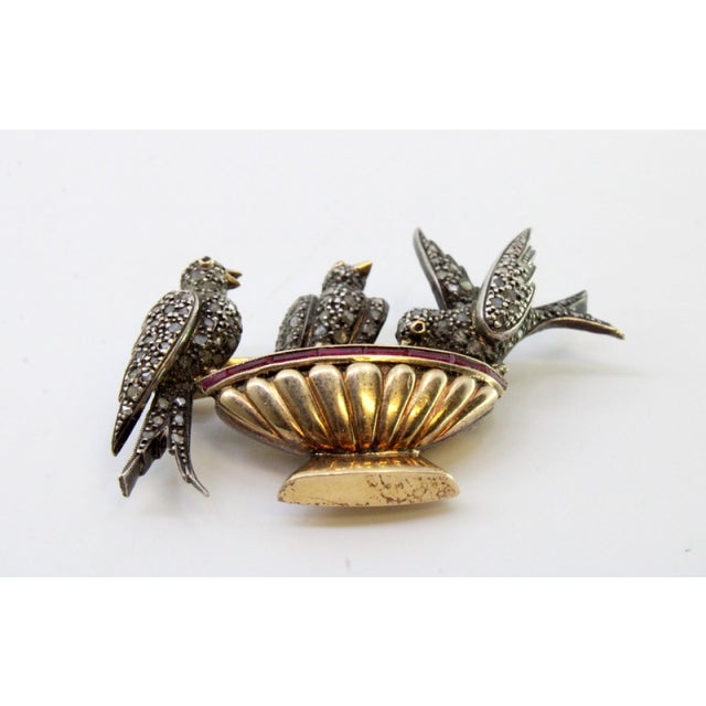 Gold and Silver Brooch with Birds at the Water Trough, Diamond Chips and Calibrated Rubies For Sale - Image 3 of 8