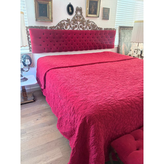 Hollywood Regency Vintage Hollywood Regency King Bed & Matching Tufted Velvet Bench For Sale - Image 3 of 12