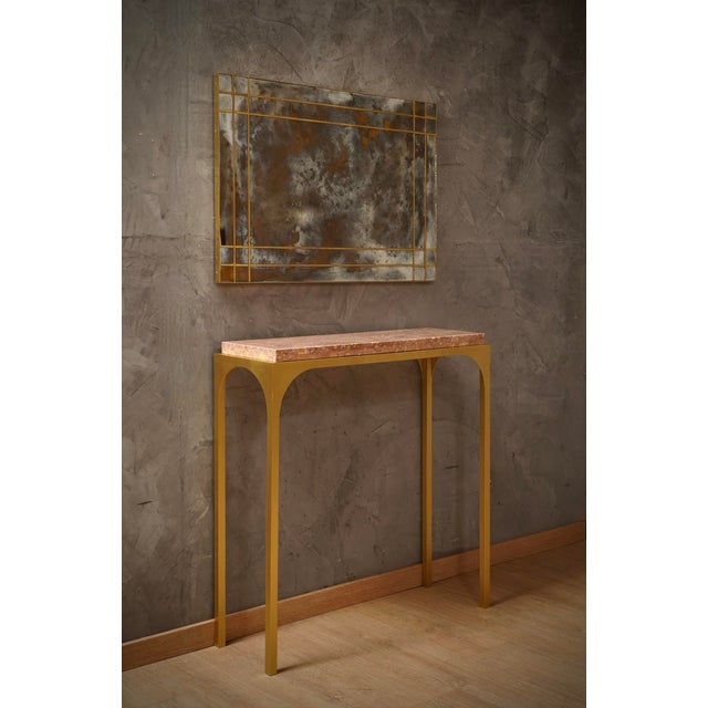 Charismatic wall mirror, with a simple design but a strong character. Original and refined at the same time, the mirror is...