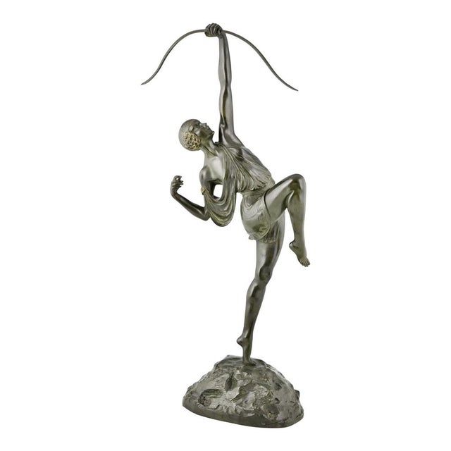 Art Deco Diana with bow bronze sculpture by Pierre Le Faguays. Founders signature Susse Frères Editeurs Paris and foundry...