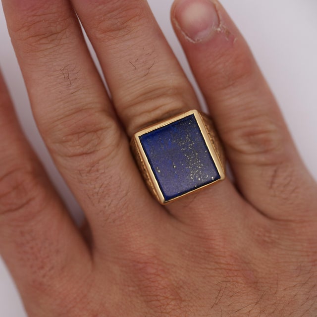 Vintage Lapis Lazuli 18k Gold Floral Engraved Square Mens Signet Ring, Size 10.75 For Sale - Image 11 of 11