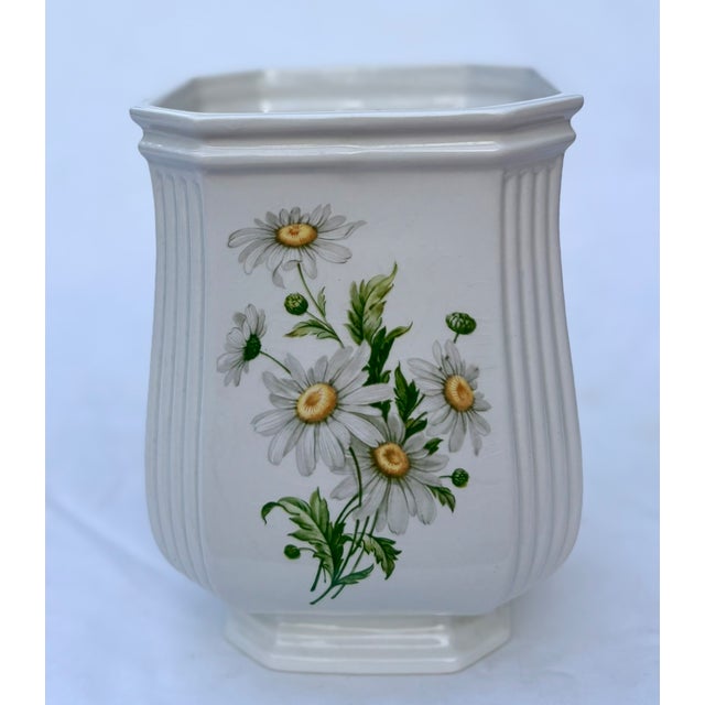 Mid 20th Century Fluted Staffordshire Ceramic Vase With Daisy Floral Design For Sale - Image 4 of 12