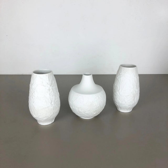 German Porcelain Op Art Leaf Vases from Heinrich Selb, 1970s, Set of 3 For Sale - Image 3 of 17