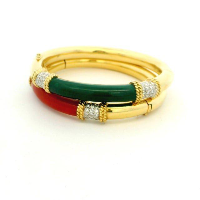 Estate Pair of 18K Yellow Gold Coral, Green Onyx & Diamond Bangle Bracelets For Sale - Image 9 of 18