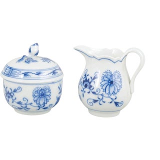 Mid-Century Blue Onion Sugar Bowl and Creamer in Porcelain from Meissen, Set of 2 For Sale