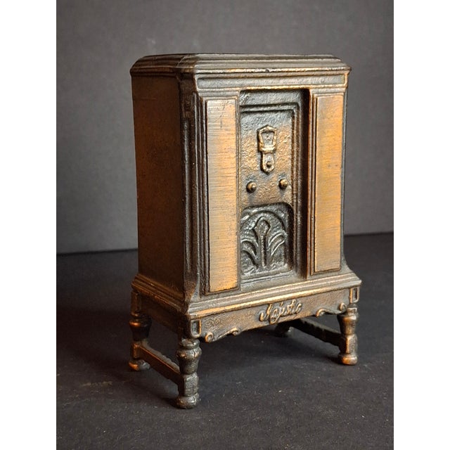Mid-Century Modern Antique Arcade Cast Iron Majestic Radio Still Bank 1930 Grigsby-Grunow W/ Box For Sale - Image 3 of 18