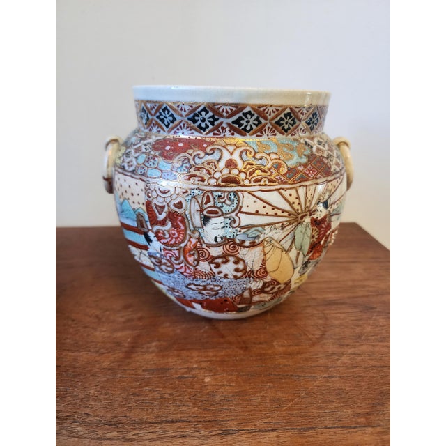 Cream Pair of Japanese Satsuma Jars, Hand Painted Kutani Style Pottery, Vintage Oriental Vases With Handles, Signed Gilded Decor For Sale - Image 8 of 14