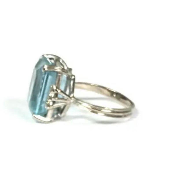 H. Stern Vintage H. Stern 18k Gold Emerald Cut Aquamarine Diamond Cocktail Ring For Sale - Image 4 of 9