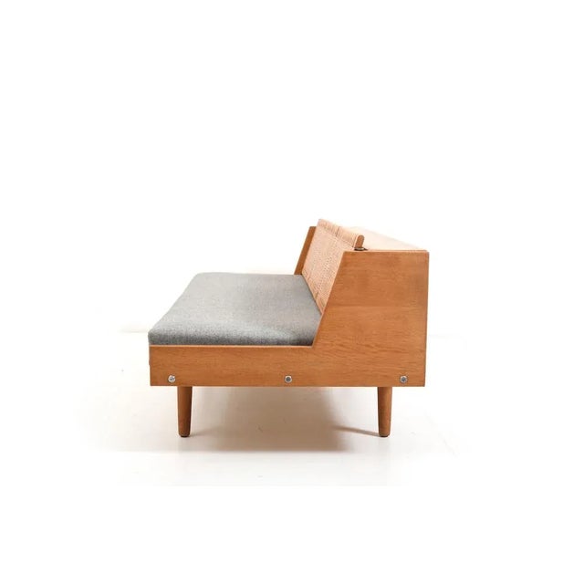 Hans Wegner GE-258 Daybed in Oak and Cane by Hans J. Wegner for Getama, 1950s For Sale - Image 4 of 13