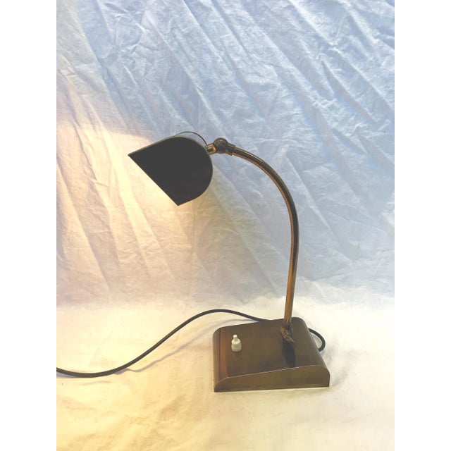Table lamp in good condition, totally in brass, joints involved and functioning. Object dating back to the 1960s. Foldable...