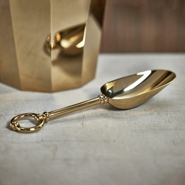 The art of chilling your drink with a cold scoop of ice is not lost on this lustrous gold tone ice scoop. This ice scoop...