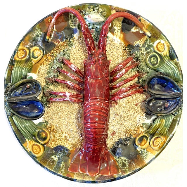 Spectacular vintage Majolica ceramic decorative wall plate from the mid 20th century. The plate is designed in the Bernard...