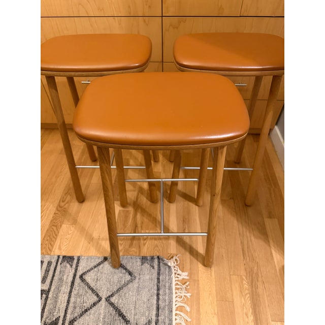 Møbel Copenhagen Cuba Bar Stools – Set of 3 – Solid Oak & Leather – Excellent Condition For Sale - Image 17 of 17
