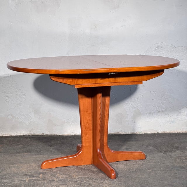 1960s British Oval Extendable Teak Dining Table, 1960s For Sale - Image 5 of 13