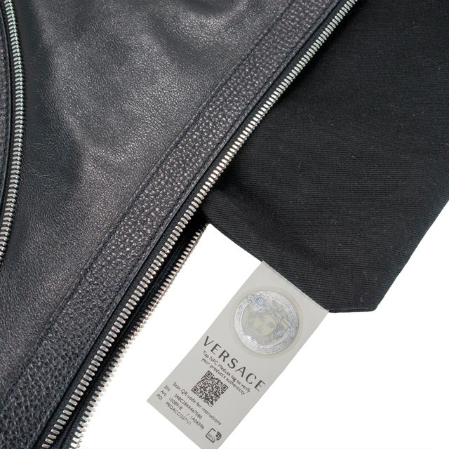 Animal Skin Versace Repeat Large Hobo Black Leather Silver Hardware Shoulder Bag For Sale - Image 7 of 12