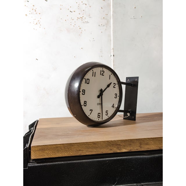 1940s Double-Sided Bakelite Slave Clock with Wall Bracket from Gents of Leicester, England, 1940s For Sale - Image 5 of 13