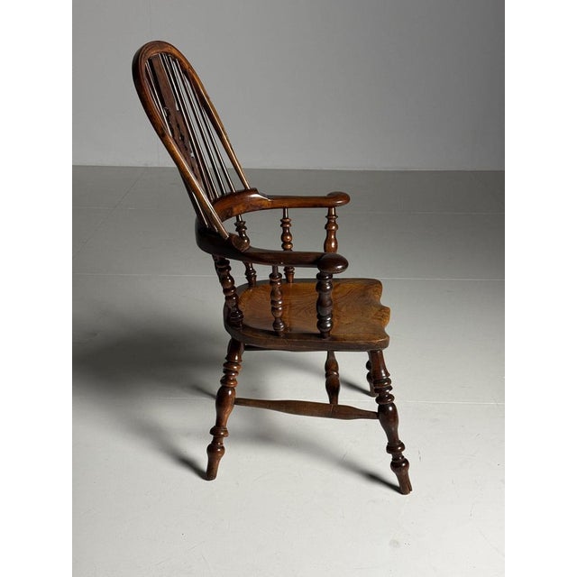 English Windsor Chair in Yew Wood For Sale - Image 10 of 18