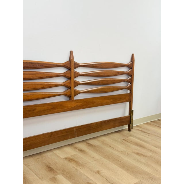 Vintage Heritage Furniture MCM Pointed King Headboard Mid Century Modern Bed For Sale - Image 9 of 17
