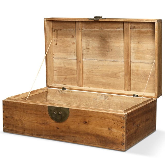This attractive chest is made from camphor wood and has lovely natural honey coloured tone. Camphor wood was a popular...