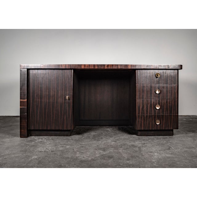 This piece of furniture, dating from the transitional period between Art Deco and the Bauhaus, was designed by Bruno Paul,...