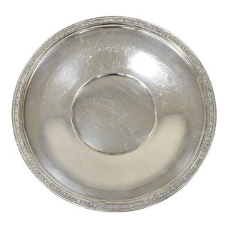 Early 20th Century Antique Victorian W B Mfg Co Round Silver Plated Serving Plate Dish Platter For Sale